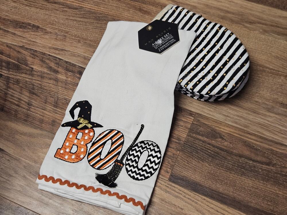 Max Studio 4 pc Halloween Black Striped BOO Towel & Mitt Set